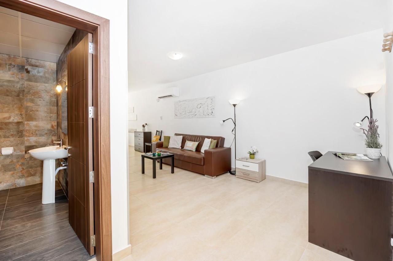 Summer Breeze Comfort Sunny Apartments Close To The Sandy Beaches - By Getawaysmalta Mellieħa Екстериор снимка